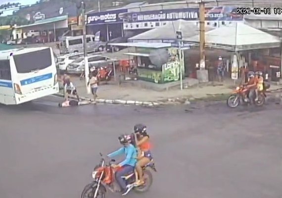 VÍDEO: Mulher é atingida por ônibus após ter mal súbito no Bom Parto
