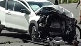 VÍDEO: Acidente deixa carro totalmente destruído em Passo de Camaragibe