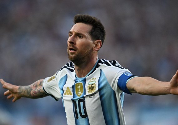 Messi e Mbappé em campo; confira horários e onde assistir os jogos desta segunda-feira (22)