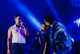 Após polêmica com cantora, Zezé Di Camargo & Luciano usam palco em AL para se redimir com o Nordeste