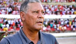 Ídolo do CRB, Joãozinho Paulista sofre AVC e é internado em Maceió