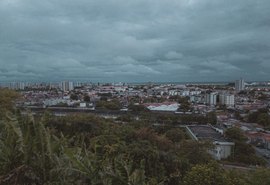 Maceió: Defesa Civil alerta para risco de deslizamento de barreira