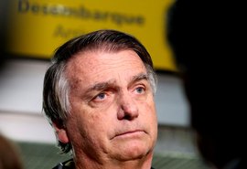 Bolsonaro deve ser internado nesta quarta para cirurgia em Brasília