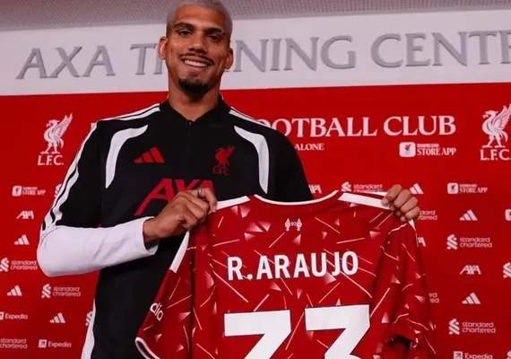 Liverpool anuncia Ronald Araújo como reforço por empréstimo do Barcelona