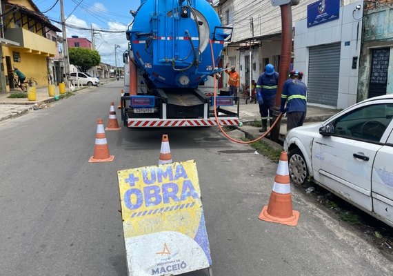 Seminfra limpa 130 metros de galeria de água na Ponta Grossa