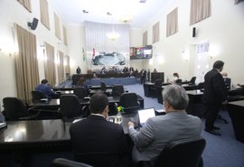 Deputados derrubam dois vetos de Renan Filho