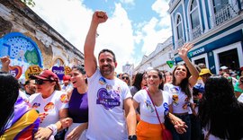 Milhares de mulheres caminham em apoio à reeleição de Paulo Dantas