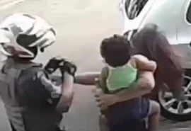 Vídeo mostra PM socando mulher com bebê no colo durante confusão em adega