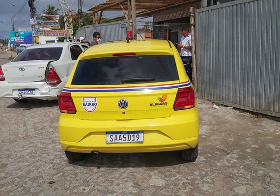 Veículo do Ronda no Bairro se envolve em engavetamento