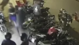 Torcedor do CRB é agredido e tem camisa levada em ação registrada no entorno do Rei Pelé