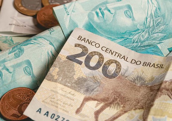Mais de 20 milhões de pessoas correm o risco de perder o auxílio emergencial