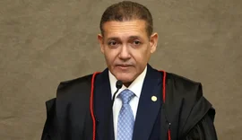 Mensagens citam Kassio Nunes em relato de quarto com 5 meninas em festa