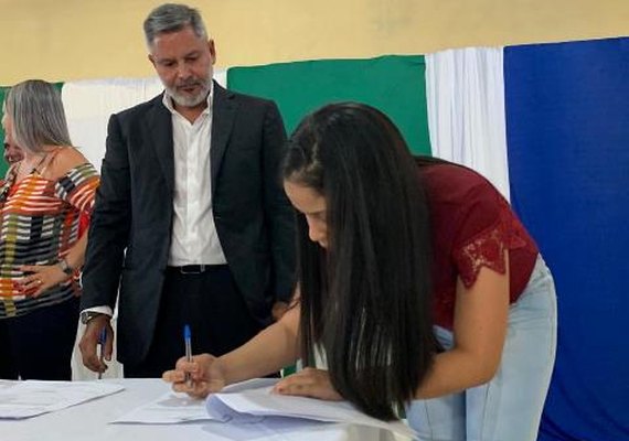 Prefeitura de Roteiro empossa mais de 50 novos servidores concursados