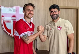 Bressan celebra chegada ao CRB e fala em privilégio