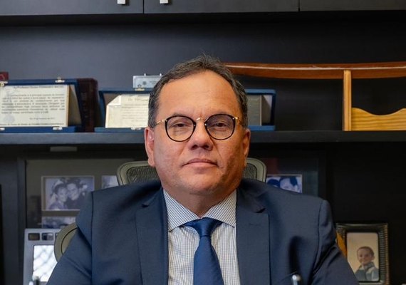 Escritor Fernando Maciel lançará o livro ‘O Poeta e o Beija-Flor’