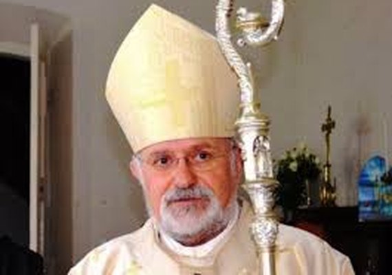 Arcebispo pede calma aos fiéis que cobram reabertura das igrejas em AL