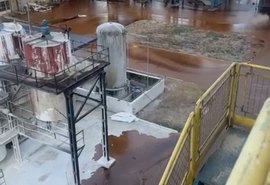 VÍDEO: tanque de mel se rompe na área industrial de usina em São Miguel dos Campos