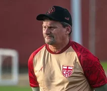 Clube regulariza técnico Fábio Matias e auxiliar, mas segue com transfer ban