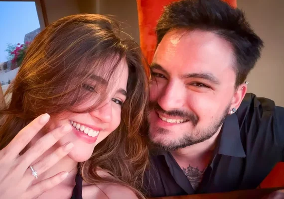 Felipe Neto anuncia noivado com Juliane Carvalho durante viagem à Grécia