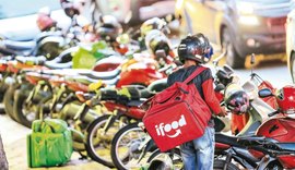 Entregadores de aplicativo protestam em shopping por melhorias de trabalho