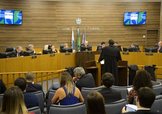 Justiça bloqueia R$ 32 milhões de Temer e coronel Lima
