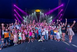 Crianças em situação de vulnerabilidade social têm noite mágica no circo