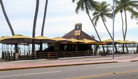 Fim de semana em Maceió tem bares fechados e praias vazias