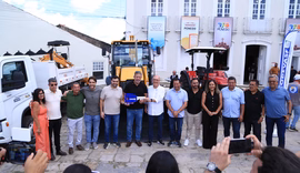 Com presença de Arthur Lira, Penedo recebe máquinas e inicia obras