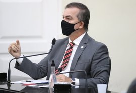 “O único risco do servidor é ganhar”, diz deputado sobre mudança nos 14%