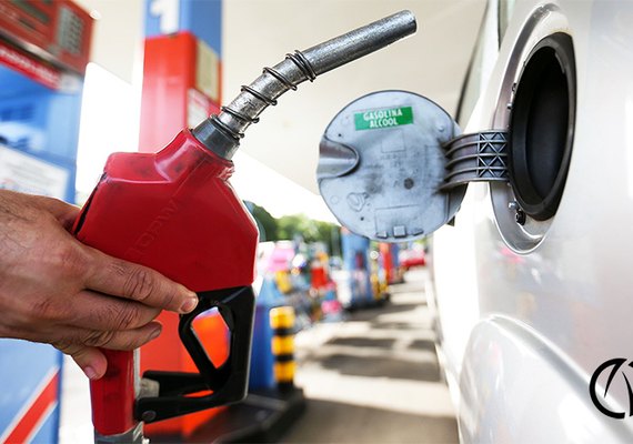 Governo de Alagoas não aumentou imposto sobre valor da gasolina