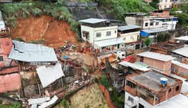 Mais de 60 mortos: buscas entram no quarto dia em MG