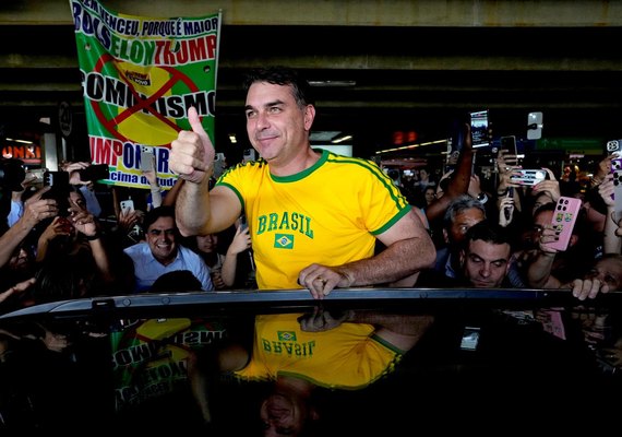 Flávio Bolsonaro acusa Moraes de interferência eleitoral