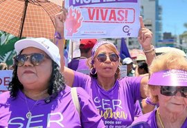 Mulheres ocupam ruas de Maceió contra feminicídio e violência de gênero