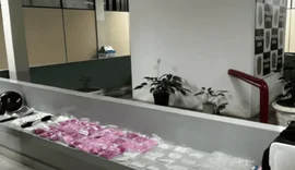 Homem é preso com mochila cheia de drogas, incluindo cocaína rosa
