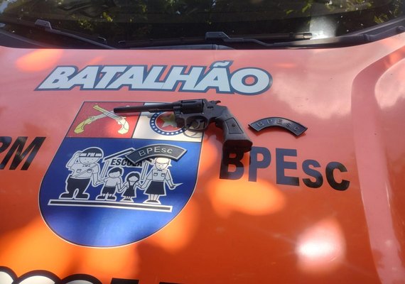 PM apreende revólver e prende quatro suspeitos em ações distintas em Maceió