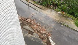 Cuidado redobrado: chuvas provocam deslizamento de encosta na ladeira da Gruta