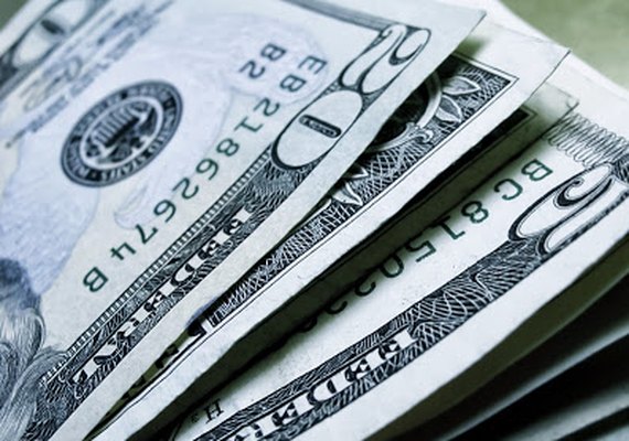 Dólar é vendido perto de R$ 5,36 e bolsa tem alta