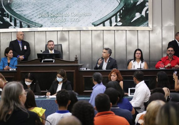Audiência pública na ALE reúne alunos e servidores da educação para debater o Novo Ensino Médio