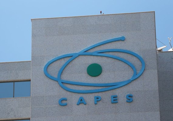 Capes publica novas regras para concessão de bolsas de pós-graduação