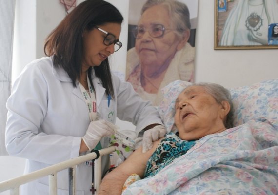 Pacientes do Ipaseal são vacinados contra influenza e pneumonia