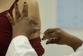 Rio prevê aplicar 1 milhão de doses contra covid-19 em janeiro
