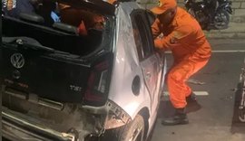 Acidente fatal na avenida Assis Chateaubriand: veículo colide com coqueiro