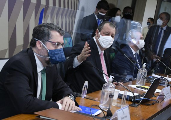 Ernesto nega falas anti-China à CPI e irrita Omar Aziz nesta terça (18)