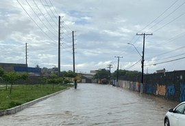 Após forte chuva, Maceió registra diversos pontos de alagamento