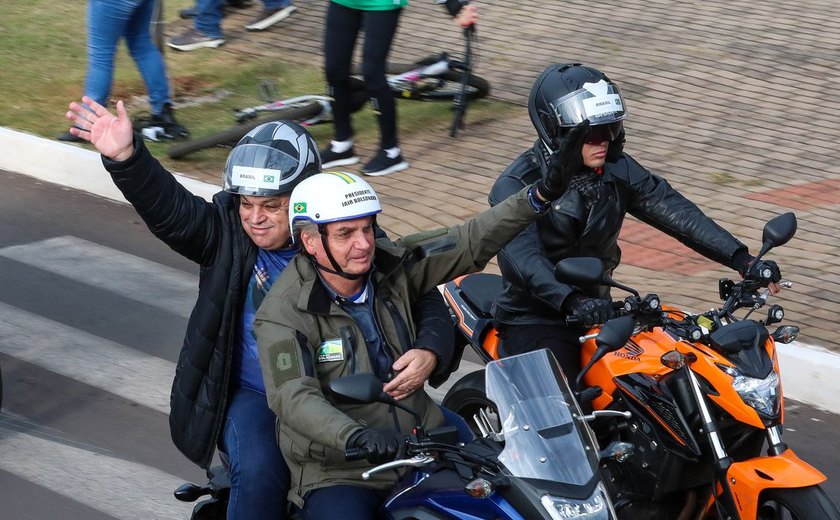 Bolsonaro participa de ato com motociclistas em Chapecó