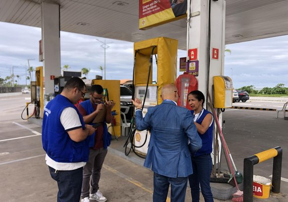 Procon “acorda” em Alagoas e multa postos por preços abusivos