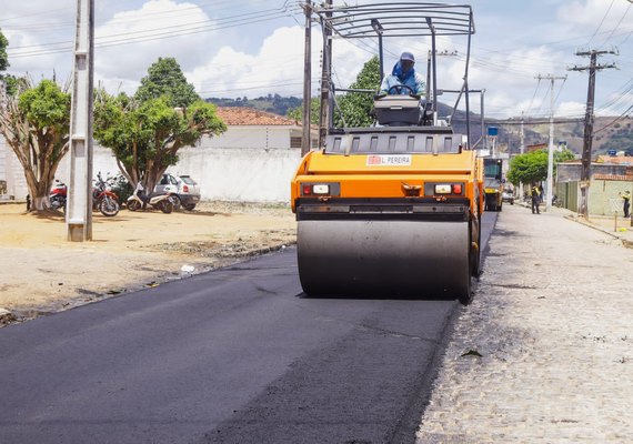 Prefeitura de Palmeira faz recapeamento asfáltico para abertura de novos corredores de transporte