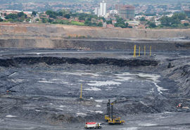 Relatório aponta que mineração no governo Bolsonaro criou 'bomba climática e anti-indigena'