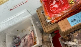 Vigilância Sanitária interdita trailer e apreende cerca de 20 kg de alimentos impróprios em Maceió