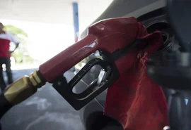 Governo corta impostos e anuncia subsídio para segurar preço do diesel